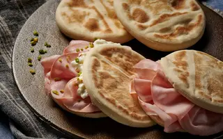 Tigelle con mortadella