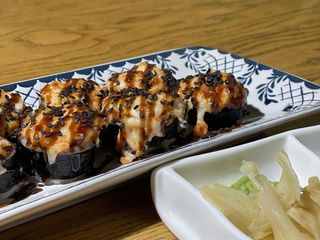 ЗАПЕЧЕНИЙ РОЛ З КРЕВЕТКОЮ (280/20/10g)