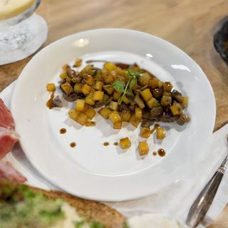 Телятина с грибами (260 гр.)