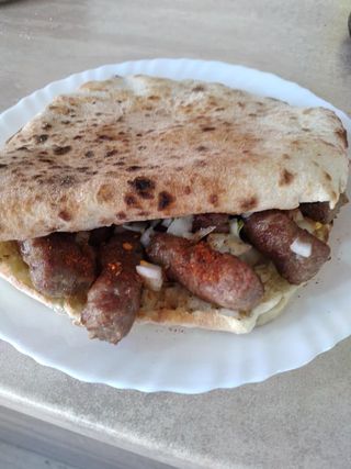 Sarajevski ćevap u somunu 200g