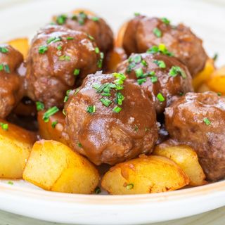 Albóndigas De Ternera Con Salsa De Oporto Y Patatas (7 Uds.)