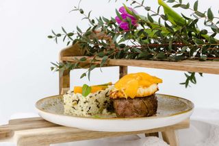 Mușchi de vită cu brânză de capră gratinată