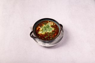 Zupa gulaszowa z pieczywem