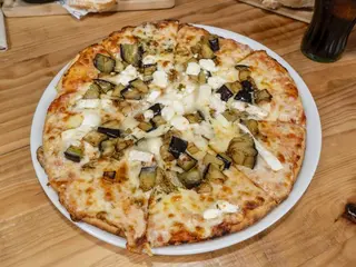 Pizza Berenjena - Queso de Cabra, Berenjenas y Miel (Grande)