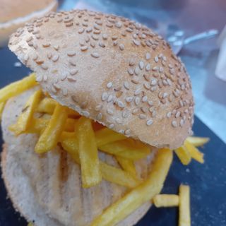 Pollo fritto e patatine 