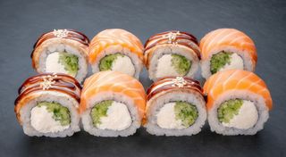 Рол Філадельфія з вугром та лососем