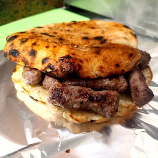 Ćevapi u domaćoj lepinji