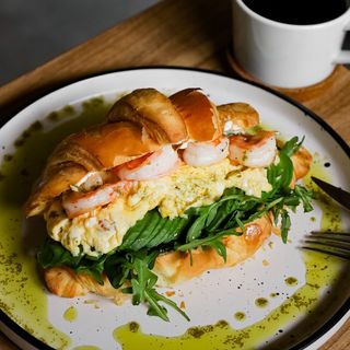 Круасан з криветкою