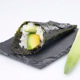 32A. Temaki vegetariano (1ud.) / Veggie temaki (1 piece)