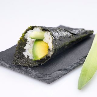 32A. Temaki vegetariano (1ud.) / Veggie temaki (1 piece)