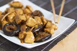 504. Pollo con funghi e bambù