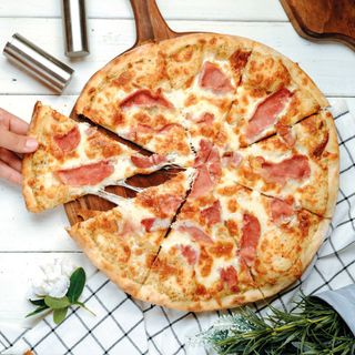 Pizza De Jamón (28 Cm.)