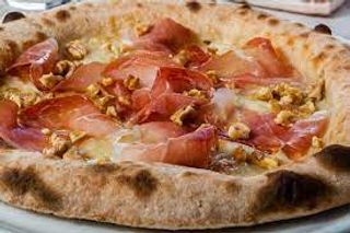 Brie Mozzarella, Crema Di Brie, Speck, Noci