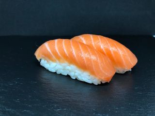 Nigiri De Salmón (2 Uds.)