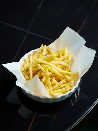 Cartofi prajiti cu usturoi si parmezan 200 gr