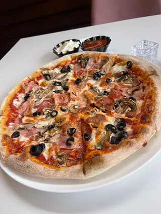 Pizza Capriciosa Ø32cm