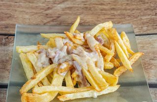 Patatas Fritas Caseras Con Salsa Carbonata
