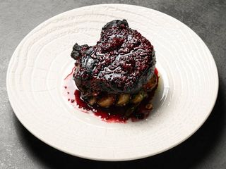 Стейк свинний з картоплею та грибами (460г)