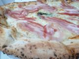 Pizza provola e pancetta