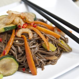 218. Spaghetti Soba con gamberi