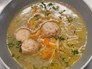 Домашній суп з лососевими  фрикадельками (300g)