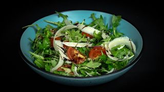 Salatã de rucola si parmezan