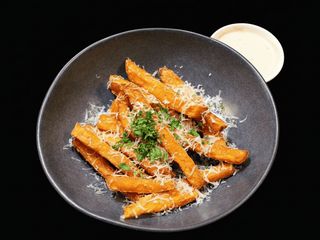 Батат Фрі з трюфельним соусом (150g)