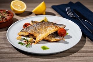 Rondele de crap prăjit cu mămăligă 