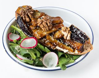 Брускетта с баклажаном в соусе терияки