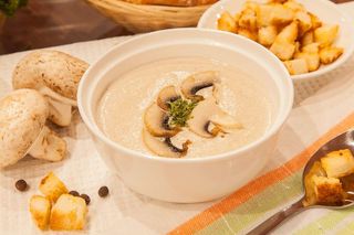Крем-суп грибной с гренками