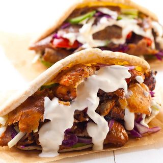 Döner Kebab con queso y pollo