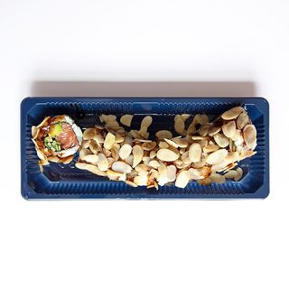 6459- Dragon roll salmone e mandorla