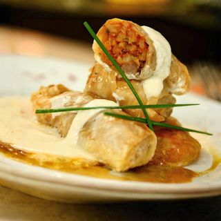 Зелеви сърми с мляно  месо и сос Бешамел