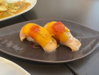 Nigiri De Salmón Queso Fundido (2 Pzs.)