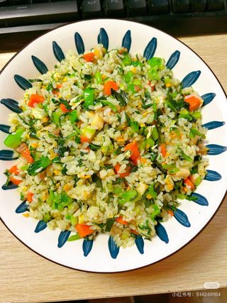 Arroz frito con verduras素菜炒饭