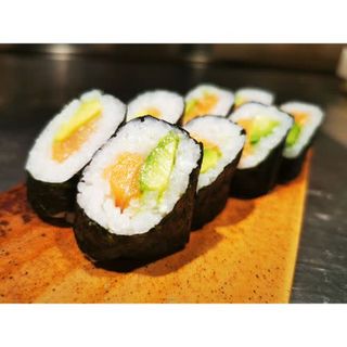 73. Maki De Salmón Y Aguacate (8 Pzs.)