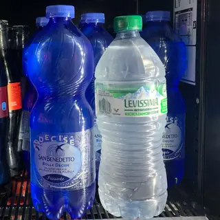 Acqua naturale