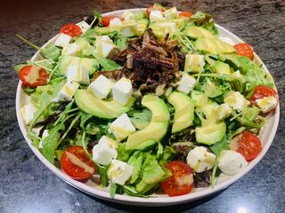 Ensalada De Pesto Y Queso Fresco