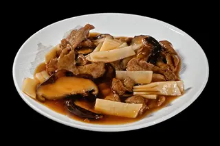 58 Vitello con funghi e bambù
