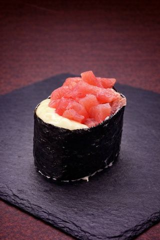 Гункан сир тунець