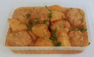 Albóndigas Caseras Con Patatas (6 Uds.)
