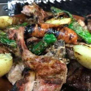 Parrillada Mixta Con 1/2 Pollo A La Brasa