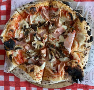 Прошуто е фунги (32см)