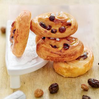 Круассан с изюмом