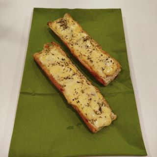 Cheese and Garlic Bread - Pão de queijo e alho 