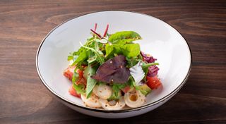 Салат з лічі та авокадо