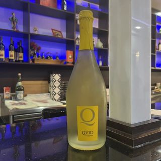 Vino bianco frizzante QVID
