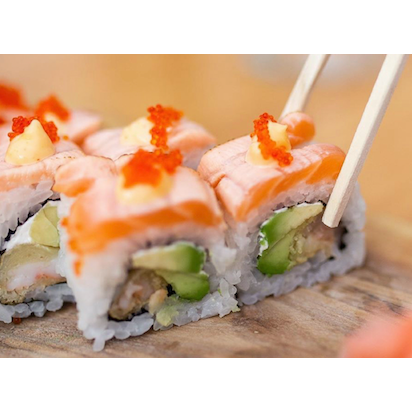 Salmón Dragon roll