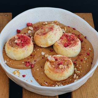 Сирники з карамельним соусом 