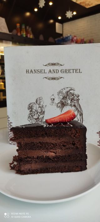 Белгийски шоколад и ягоди (1 парче)